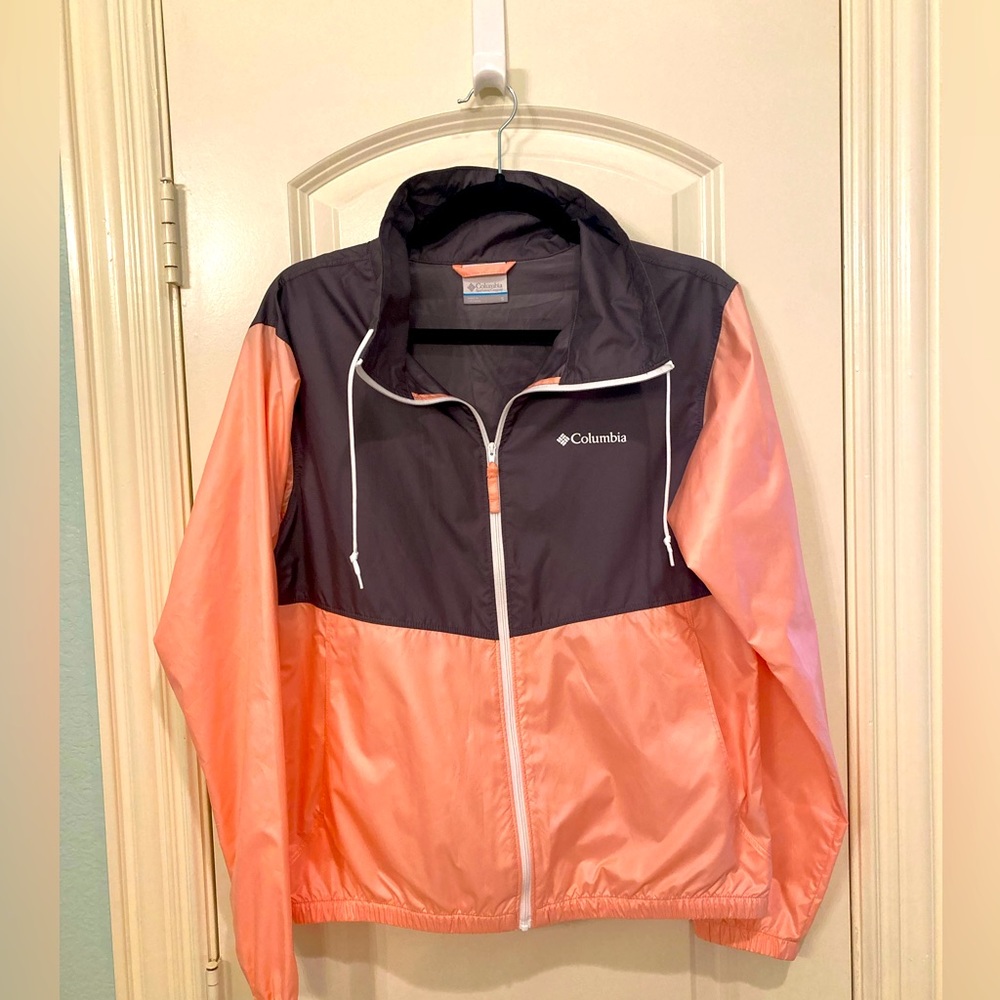 Women’s zip up Columbia light rain jacket